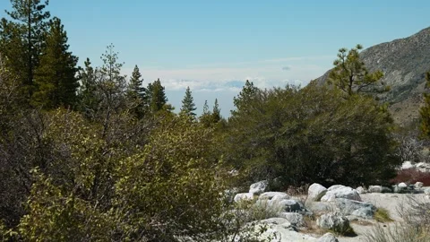 Distant cloud covered mountains Vidéo 272497769