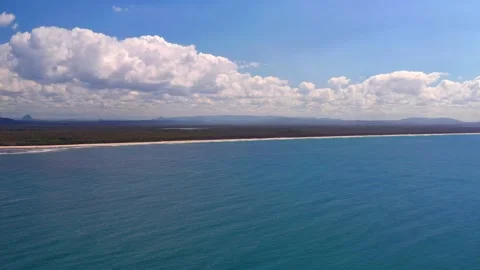 Distant Cloudscape Over The Vast And Blue Beach Waters In Noosa Heads, Video stock 199027621
