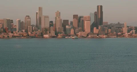Distant ferry leaving Seattle skyline at dusk Video stock 137498604