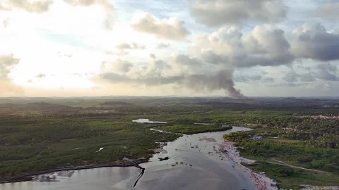 Distant fire over Pontal de Maracaípe, Porto de Galinhas, Brazil. 스톡 동영상 314466726