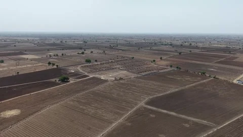 Distant high view drone pan overlooking a sprawling grid layout of an electrical Vídeo Stock 337247446