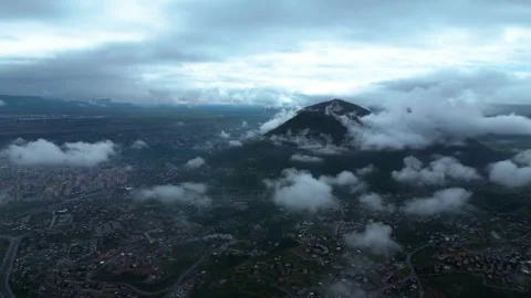 Distant Mountain Range Under Stormy Cloud Cover 스톡 동영상 333376939