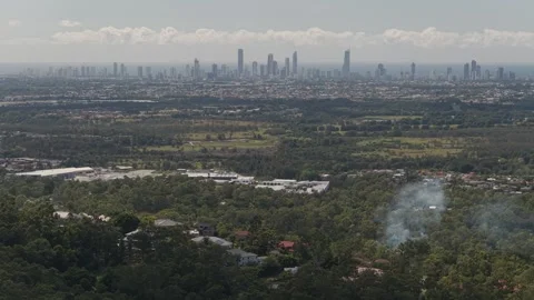 Distant Panorama Of Surfers Paradise Skyline From Lush Hinterland Suburb Of Vídeos de archivo 336341808