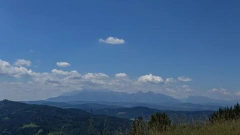 Distant Tatra Mountains Under Blue Summer Sky from Małe Pieniny, Poland Stockfoto's