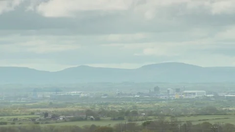 Distant Teesside Through Haze. 库存影片 107566818