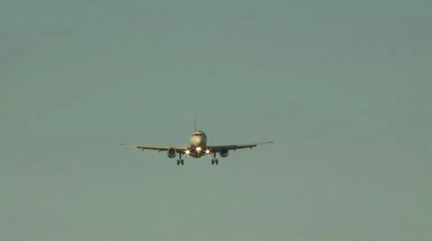Distant View of Airplane Against a Sunny Blue Sky 스톡 동영상 19013684