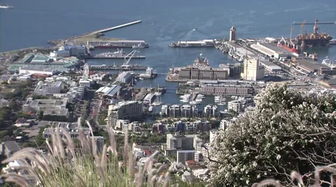Distant view of Cape Town Harbour 스톡 동영상 37758597