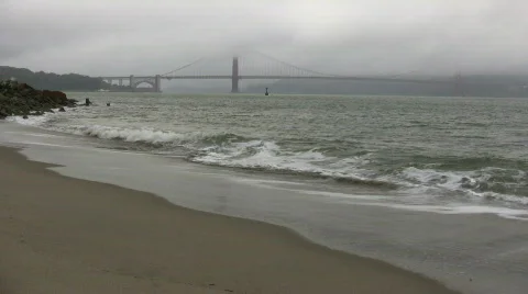 Distant view of the Golden Gate Bridge on foggy day Video stock 359042