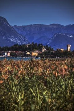 Distant view of Sirmione. Foto stock