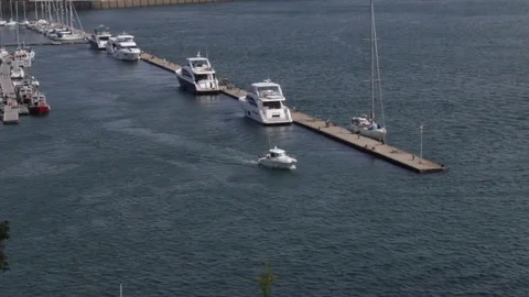 Distant Yacht 스톡 동영상 78456226