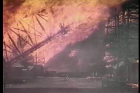 Distillation tower falling during oil well fire 動画素材 11349262