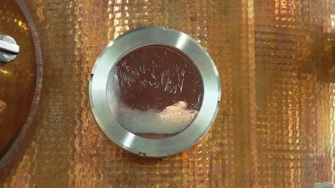 Distilling rum Vídeos de archivo 74800587