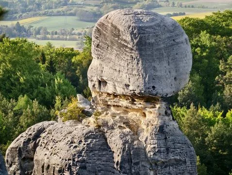 Distinctive rock summit displaying weathered layers and vibrant sunset illu.. 库存照片
