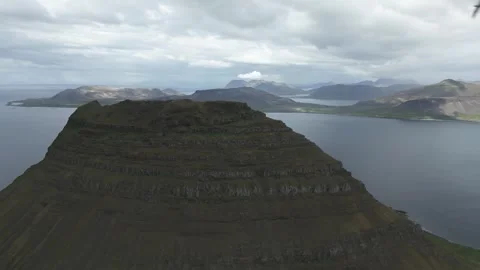 Distinctive triangular shape of picturesque Kirkjufell mountain, Iceland Stock Footage 270450318