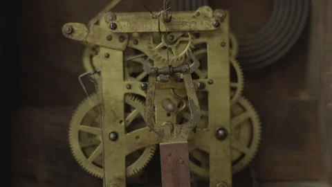 Distorted clock gears and pendulum 库存影片 341636869