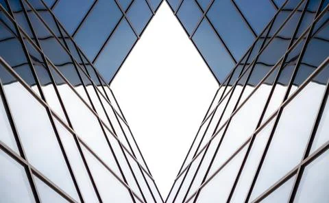 Distorted reflections in the mirrored windows of a modern building Stock-Fotos