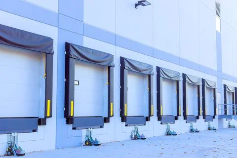 In a distributed warehouse, sectional gates are used for loading, unloading Stock-Fotos