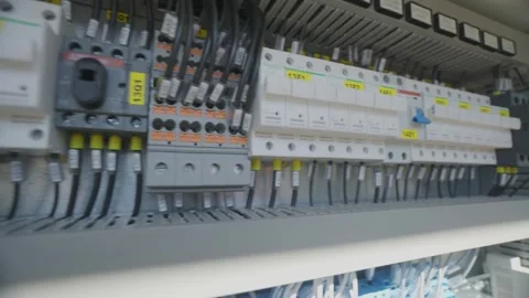 Distribution board of diesel generator. Electrical panel of an industrial Vidéo 245997143