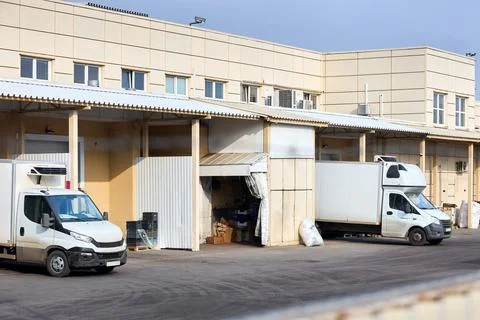 Distribution center with loading bays shipping containers forklift and transp Fotos Stock