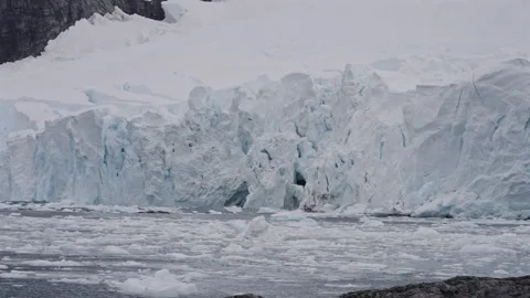 Disturbed Antarctic Water In Front Of Glacier Wall 스톡 동영상 337792008