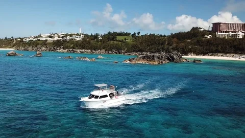 Dive Boat in Bermuda Heading Out 스톡 동영상 90190079
