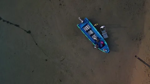 Dive service provider is loading oxygen tanks onto the boat Vídeos de archivo 290853445