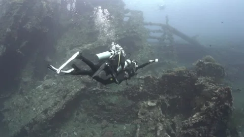 DIVE INTO SHIPWRECK #4 스톡 동영상 218174873