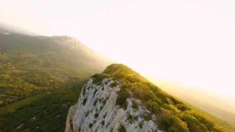 Dive from the top of the mountain / fpv drone 스톡 동영상 159522720