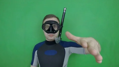 Divemaster -shows signal - something wrong on clean greenscreen 動画素材 122963858