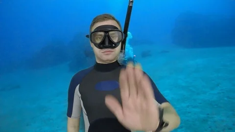 Divemaster shows signal – STOP Vidéo 124320907