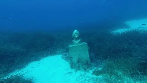 Diver and Helmet 스톡 동영상 76794417