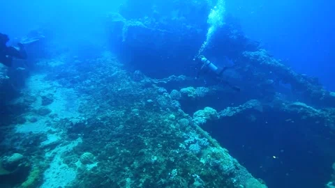 Diver and wreck Video stock 325733545