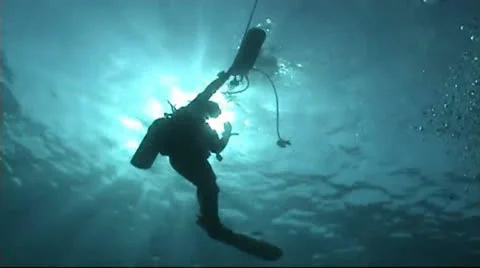 Diver in backlight` Vídeo Stock 22571573