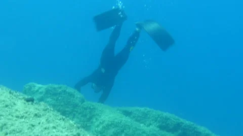 Diver Behind the Reef 動画素材 44997556