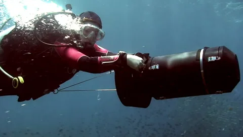 Diver Exploring Underwater World With Underwater Propulsion Vehicle Stockbeeldmateriaal 321062002