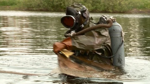 The diver immersed in water. Study. Sinking 動画素材 91170343