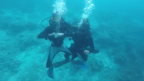 Diver playing game in the deep sea Stock-Footage 136596987