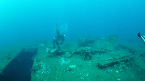 Diver playing with riffles under water Stock Footage 40731671