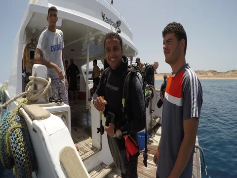 Diver says hello Stock Footage 72769992