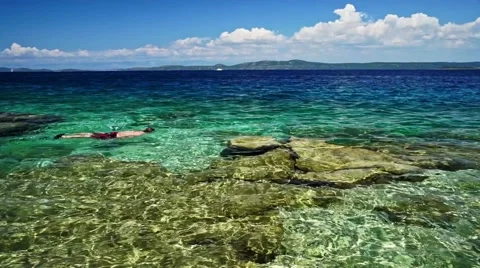 Diver in the sea Video stock 66908813