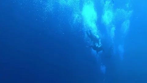 Divers and the red sea Video stock 83992730