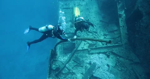 Divers explore the wreck of the SS Thistlegorm. Stock Footage 336338693