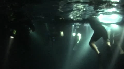 Divers With Flashlights 스톡 동영상 19092323