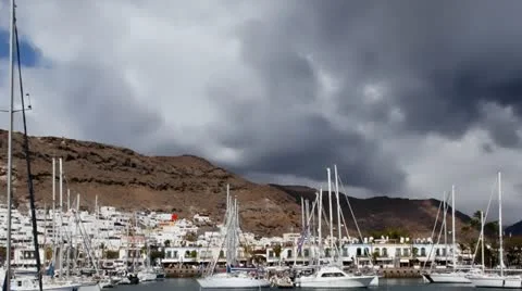 Divers go diving in Port of Mogan Gran Canaria timelapse HD 스톡 동영상 10805073