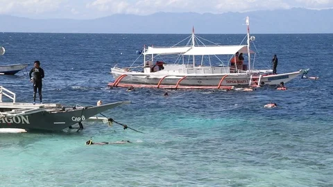 Divers on Outrigger Video stock 125125558