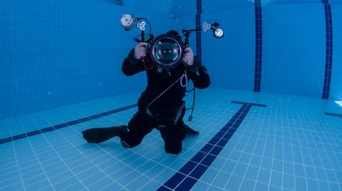 Divers practice practical exercises in the pool Foto stock