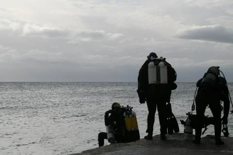 Divers preparing to jump into the sea Photos