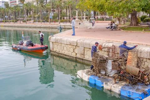 Divers removing dumped scrap and rubbish from alicante harbour Stock Photos