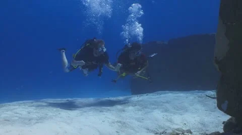 Divers Spearfishing Vídeo Stock 9295559