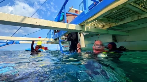 Divers in the water at El Nido. Stock Footage 334162521